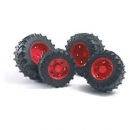 Zwillingsräder einzeln mit roten Felgen